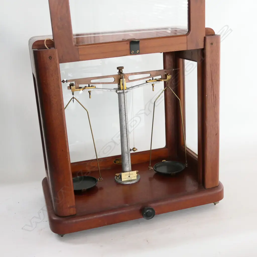 A GALLENKAMP & CO, LONDON, BEAM BALANCE IN GLAZED CASE Image 1++